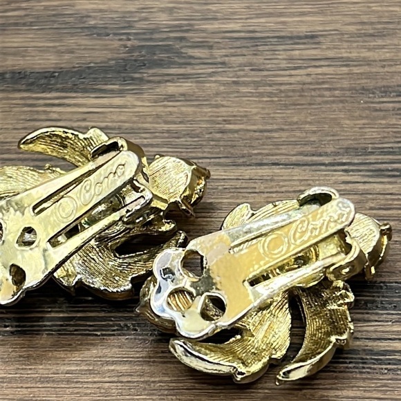 Vintage Coro clip on earrings, clear glass stones, gold tone Leaf style Earrings - Picture 7 of 9